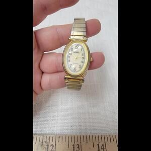 Gitano Bracelet Ladies Quartz Wrist Watch Gold Tone Untested

B2